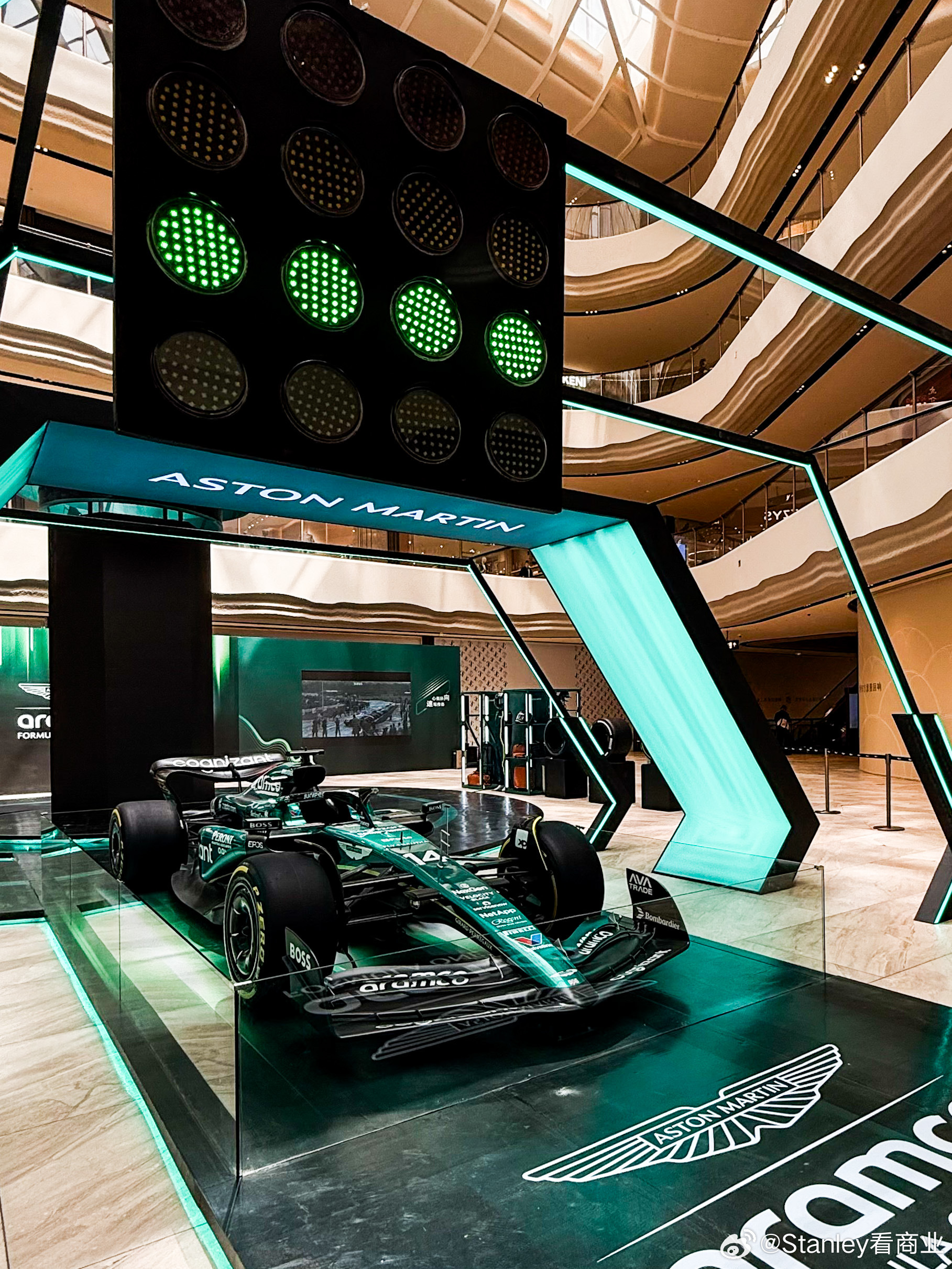 爱游戏在线-包含索伯车队力克阿斯顿马丁，阿隆索点燃赛场的词条