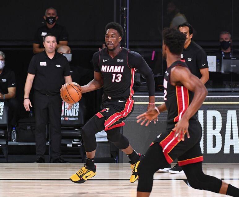 广东队险胜爵士，浓眉哥统治全场