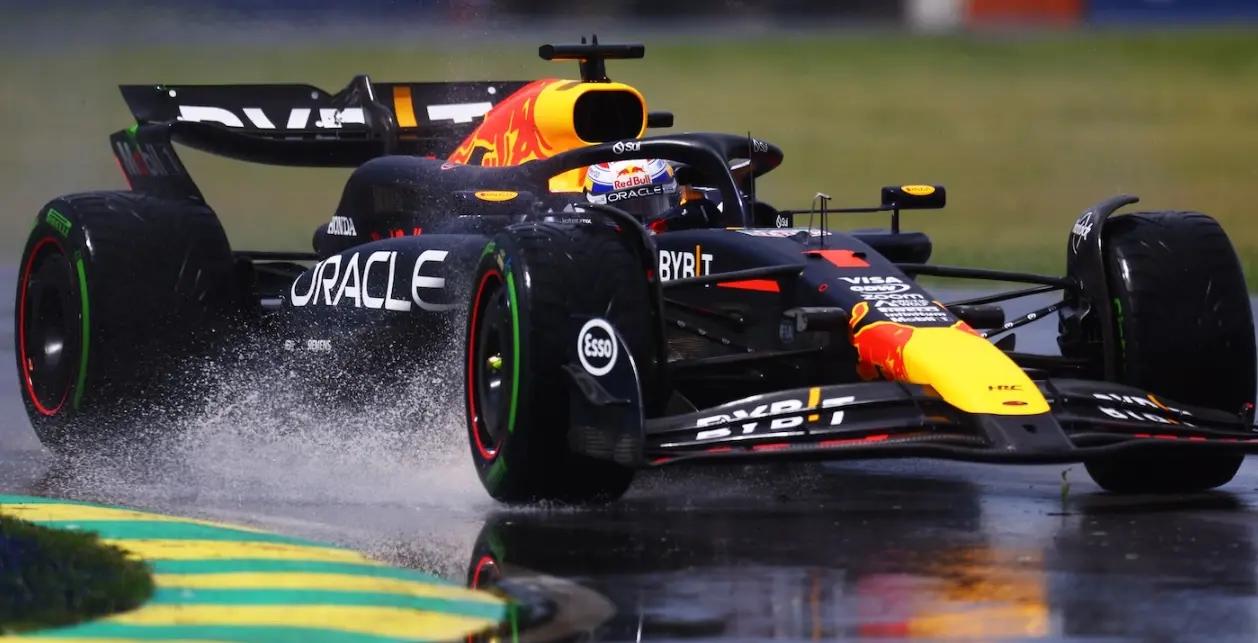 迈凯伦完胜红牛车队，塞恩斯刷新纪录