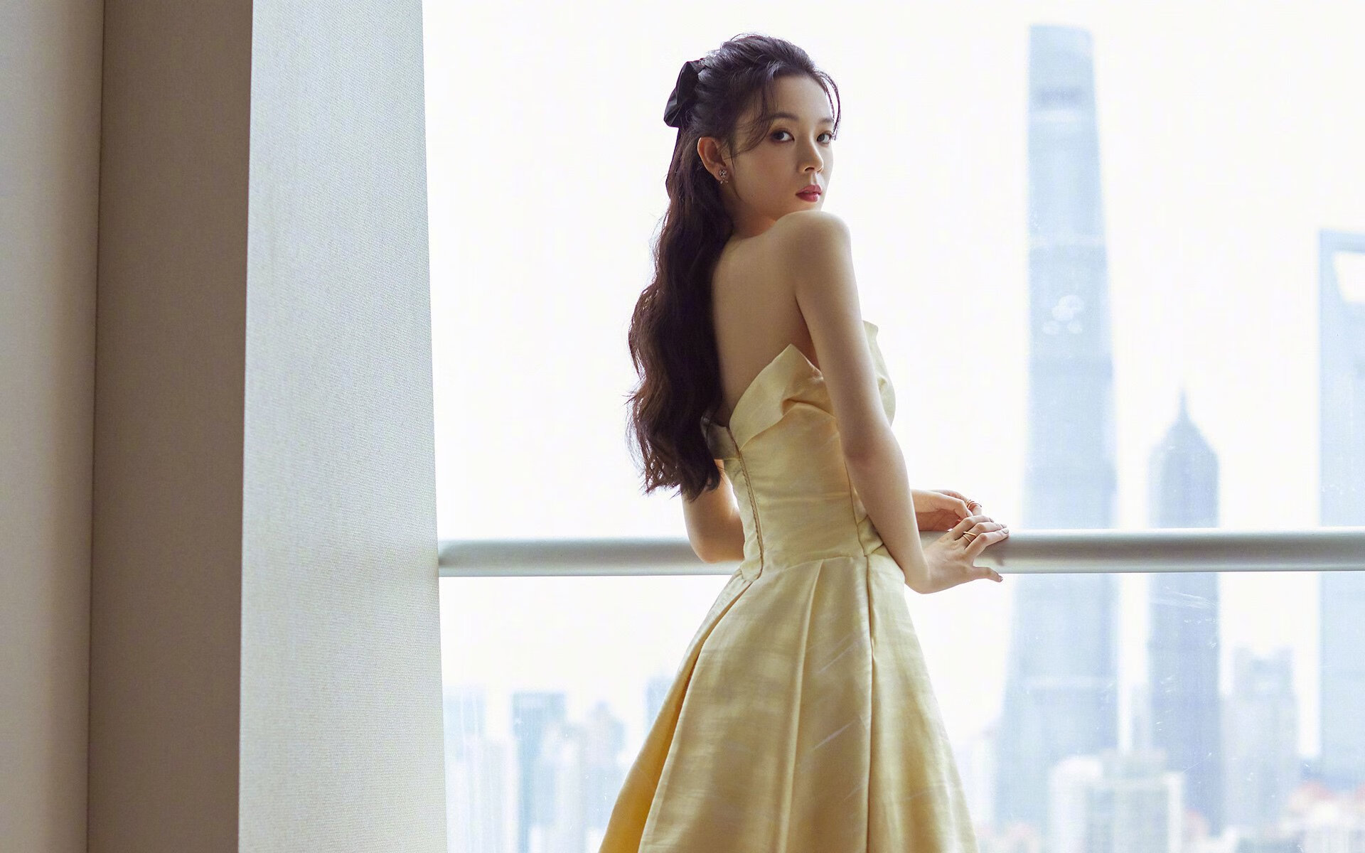 当教科书遇上闪电战，贝林厄姆的完美演出与巴萨的高压哲学