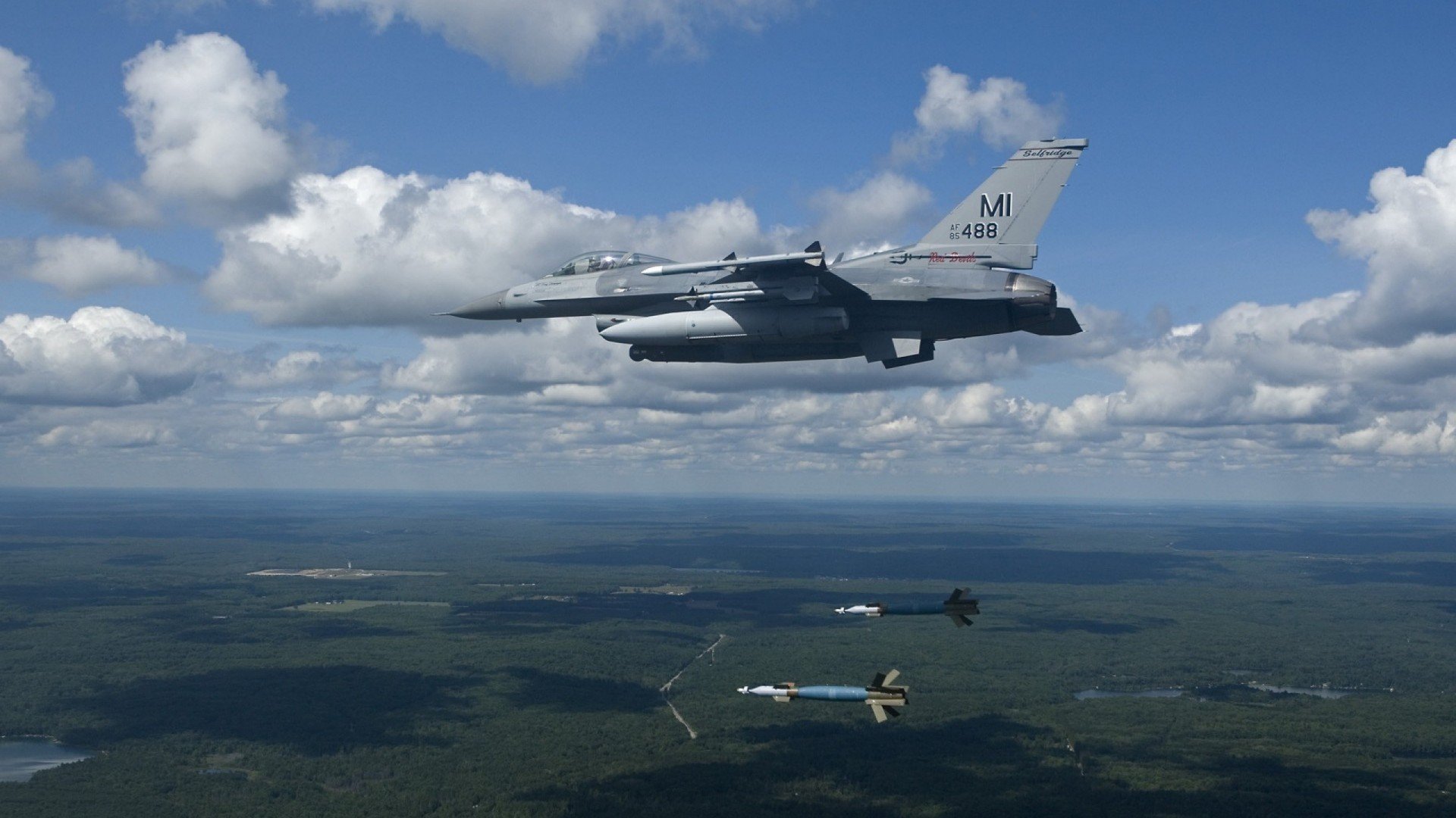 防守之钥，字母哥密尔沃基精神照亮汽车城，活塞加时赛上演铁血逆袭